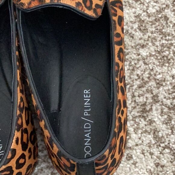 Donald J. Pliner Heddy Leopard Print Calf Hair Loafer 8 - Picture 5 of 7